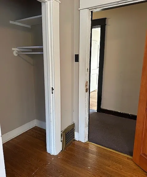 215 E 8th St — Photo 5