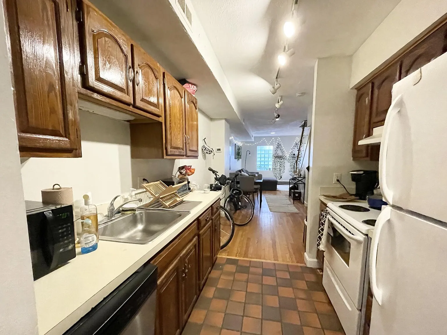 2 bed, 9999 sqft, $3,850 — Photo 4