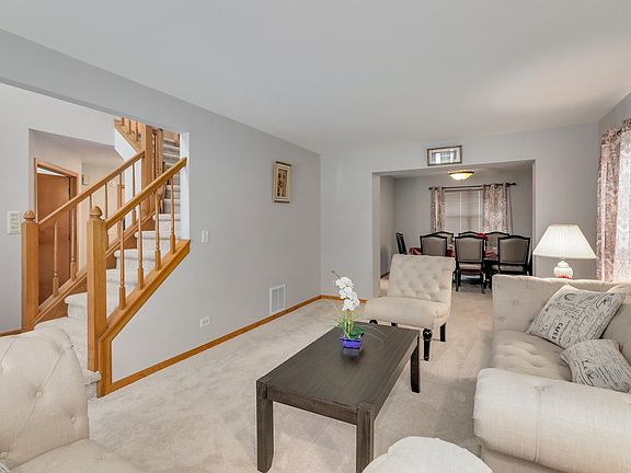 5th image of 667 White Oak Ln