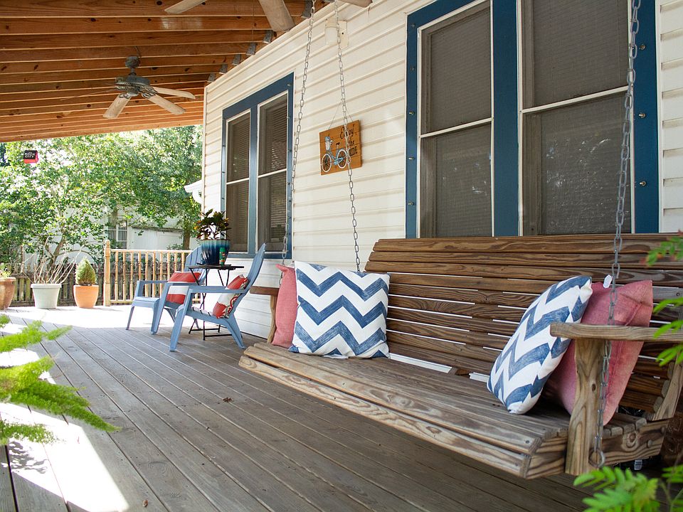 1st image of 226 Park Cir N