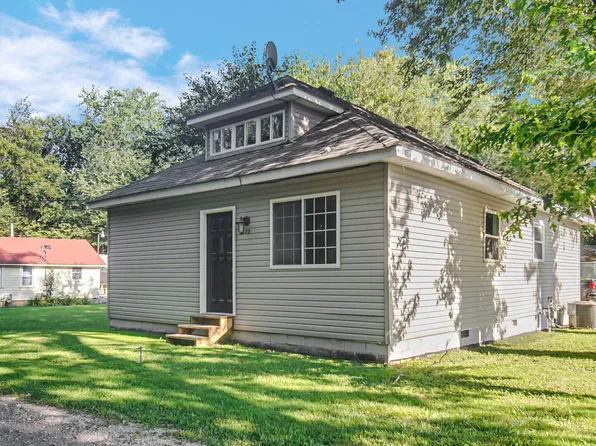 1702 Urban Ln, Valparaiso, IN 46383