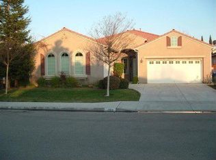1969 N McKelvy Ave, Clovis, CA 93619