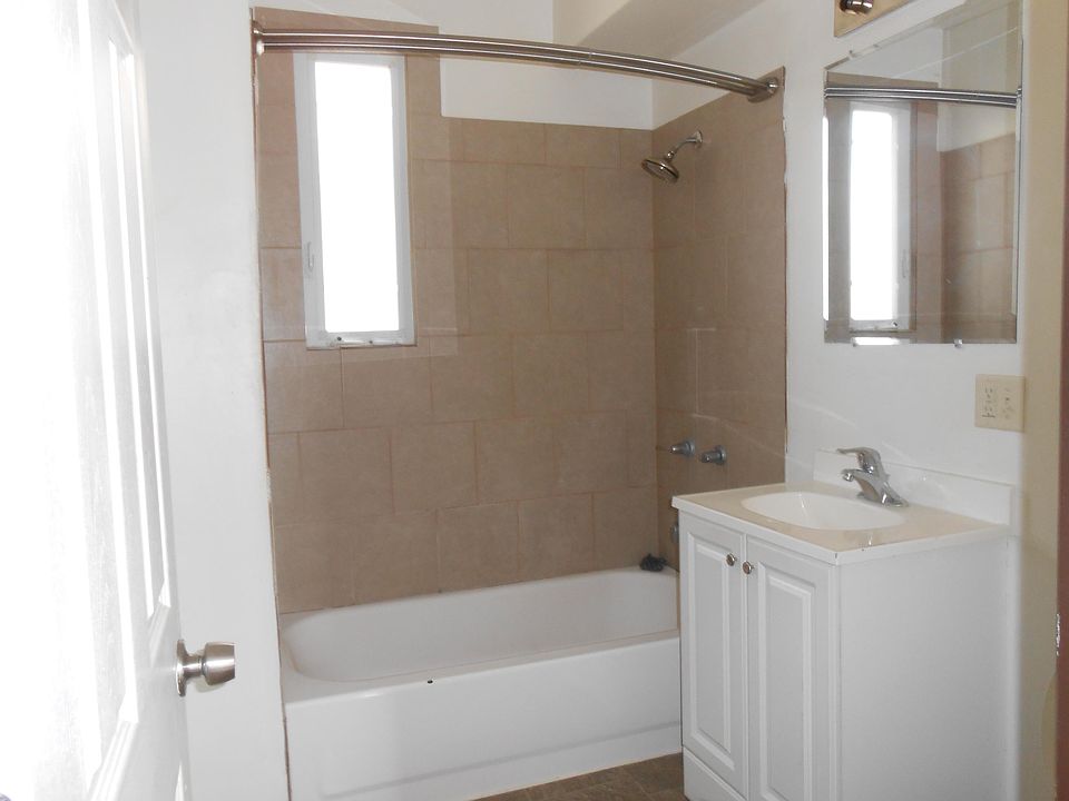 2nd image of 3219 N Buffum St #3221