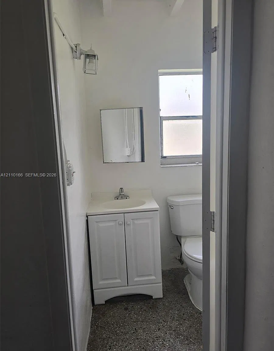 2 bed, 1.0 bath, 3130 sqft, $1,800 — Photo 3
