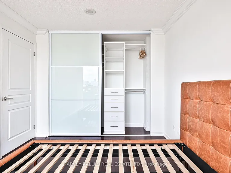 308 Palmerston Ave #Penthouse 14 — Photo 25