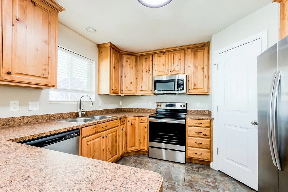 5 bed, 3.0 bath, 2650 sqft, $2,970 — Photo 4