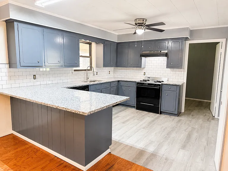 1909 Live Oak Dr — Photo 3