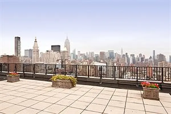 Sold by Douglas Elliman | media 29