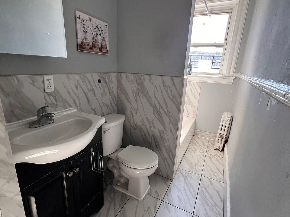 1st image of 216 Bloomfield Ave #12
