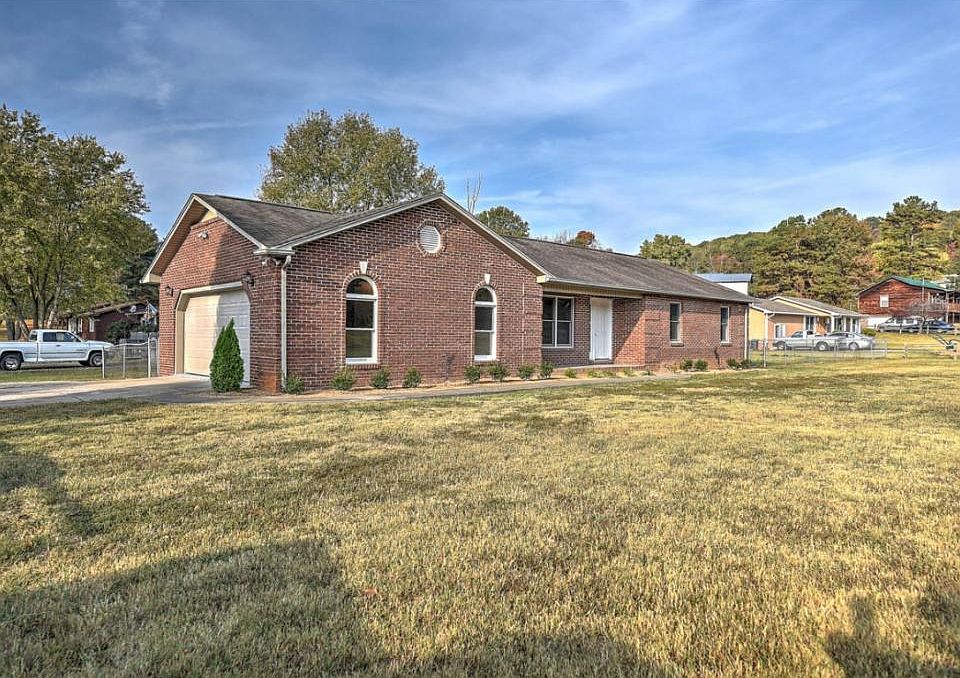 1st image of 143 Eagle Dr