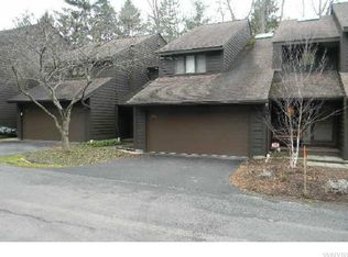 64 Breezewood Cmn, East Amherst, NY 14051