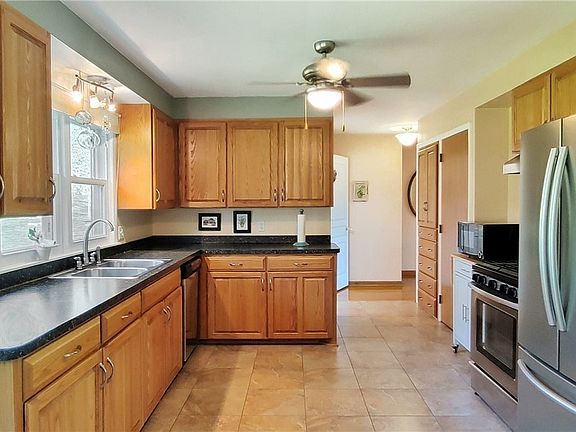 4th image of 15223 Armes Ct