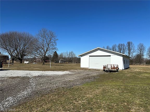 2nd image of 724 New Milford Rd