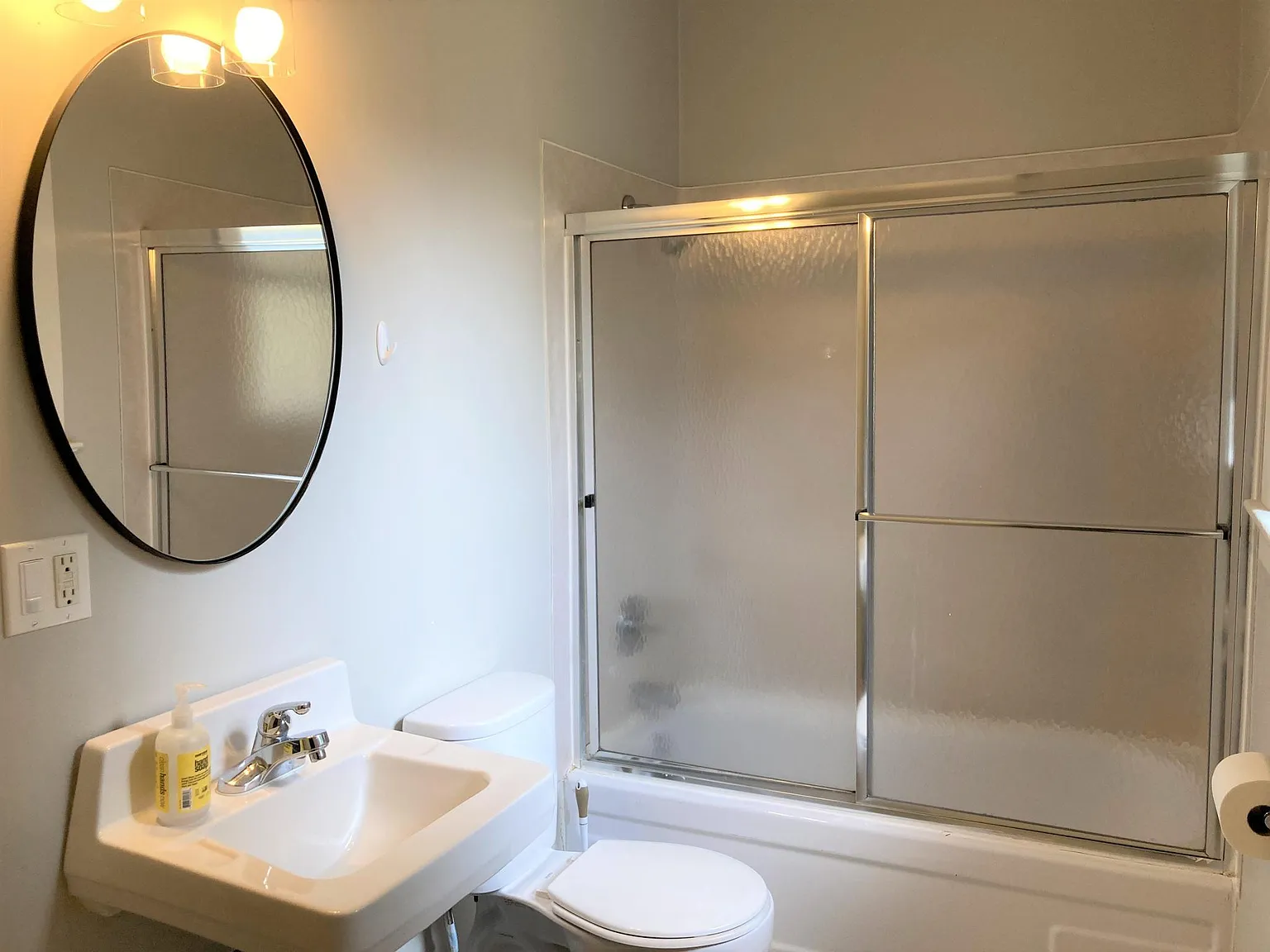 Studio, 1.5 bath, 200 sqft, $795 — Photo 3