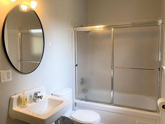 3rd image of 2265 NW Hoyt St APT 8