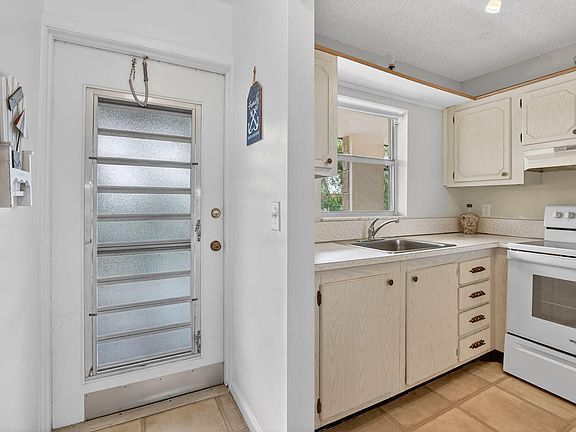 3rd image of 9855 Sandalfoot Boulevard Apt 317