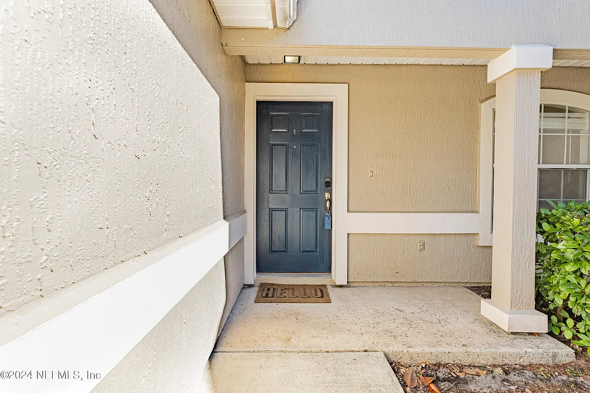 Building Photo - 1630 Vineland Cir #B