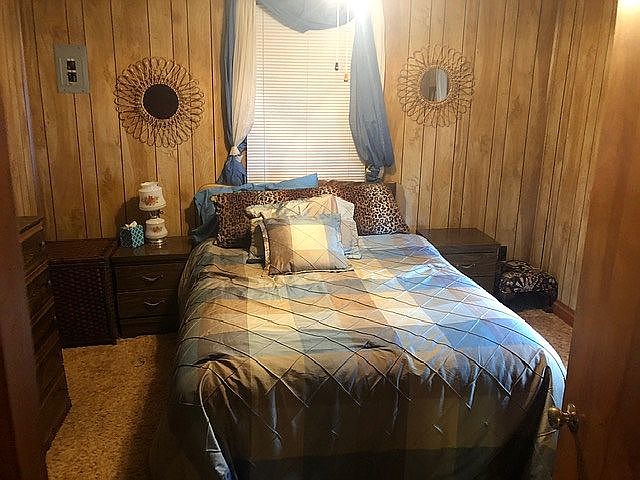 Queen size bed, circuit box