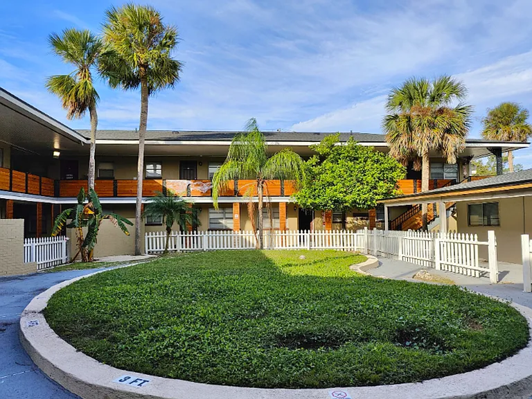 **"Live Among the Palms: Your Arlington Oasis Awaits!"** — Photo 7