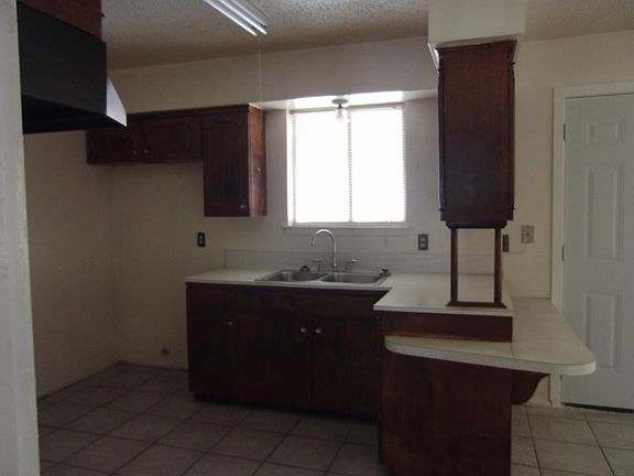 3rd image of 315 Willowood Dr