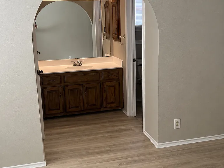 522 West Oak — Photo 14