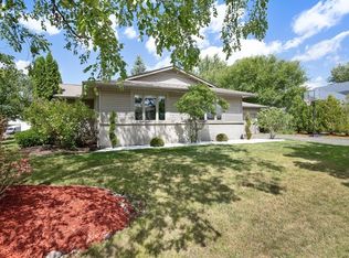 3770 N Alder Dr, South Barrington, IL 60192