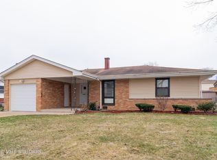 71 Forest Ln, Elk Grove Village, IL 60007