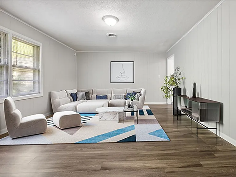 2048 Whitney Ave — Photo 4