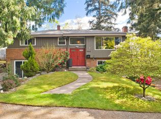 2215 NE 10th St, Renton, WA 98056