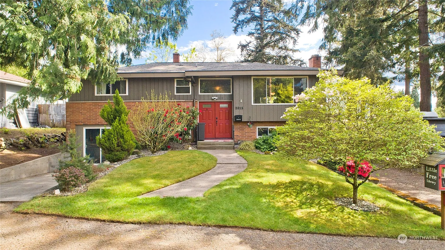 2215 NE 10th Street photo 1