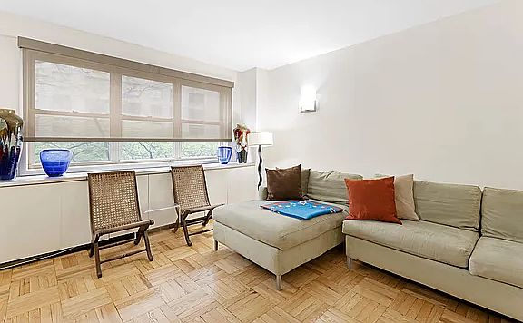 2nd image of 30 W 60th St APT 4R