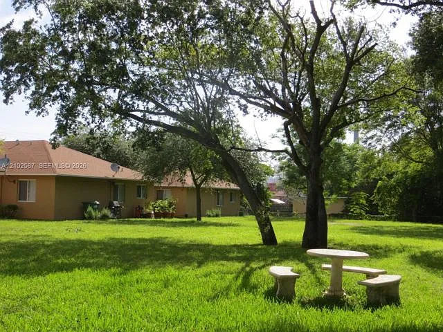 2550 NE 184th Ter