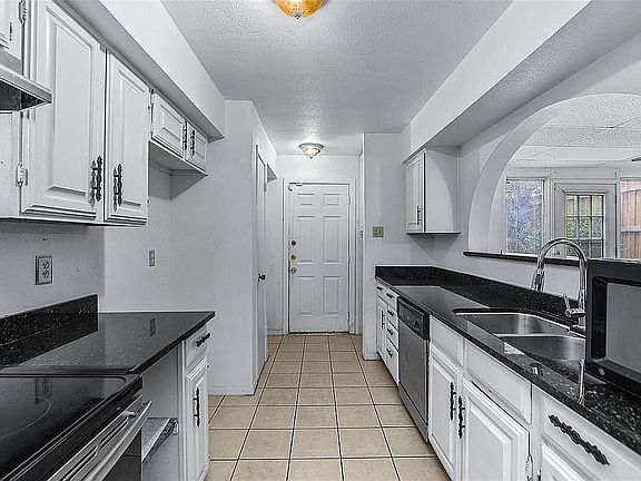 4th image of 2027 Court Pl