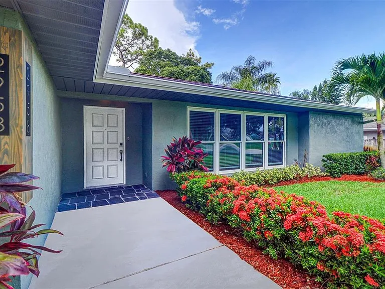2958 Meadow Wood Dr — Photo 2