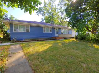 29 E Lake Shore Dr, Round Lake Park, IL 60073