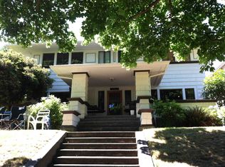 5011 18th Ave NE, Seattle, WA 98105