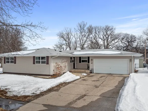 416 11th St NW, Minot, ND 58703