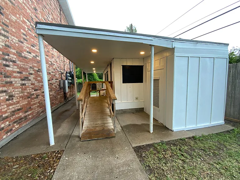 Library Place Apartments — Photo 20