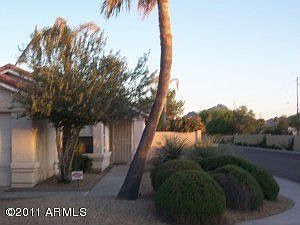2nd image of 3207 E Laurel Ln