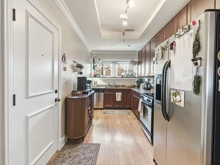 Hinman Court Condos — Photo 33