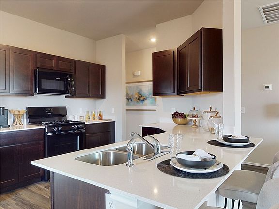 5th image of 2704 Major St