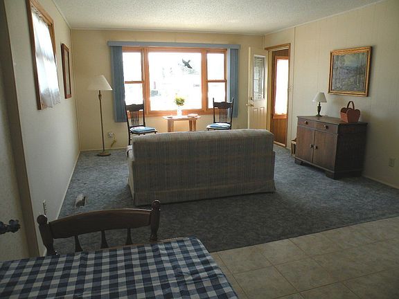 2nd image of 62 Horn Blvd