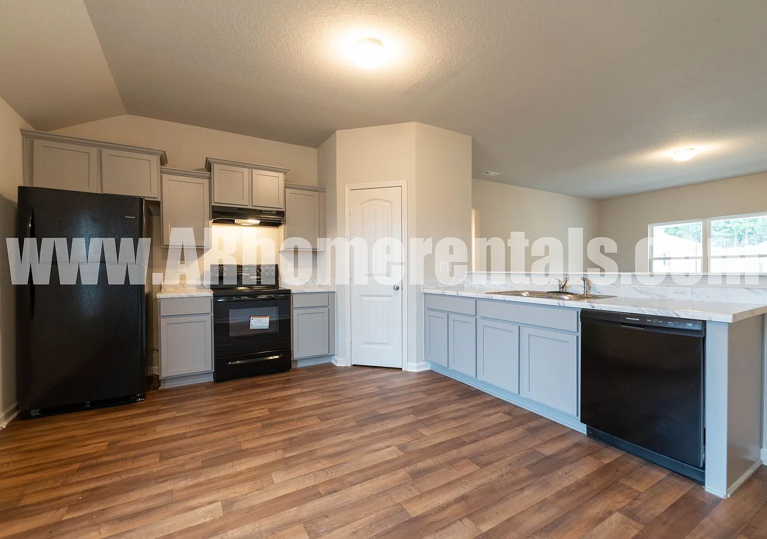 Spacious Home for Rent! — Photo 4
