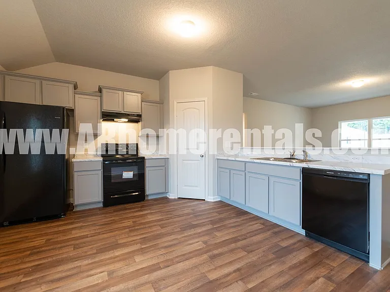 1175 Gallery Dr — Photo 4