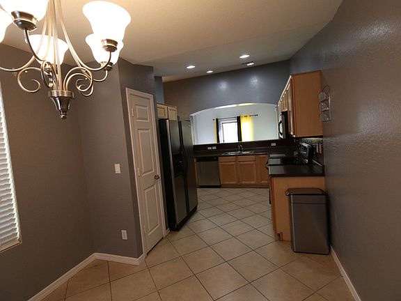 5th image of 2823 S 83rd Dr