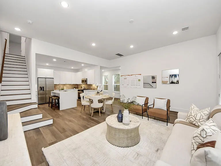 7504 Carver Rd #D — Photo 8