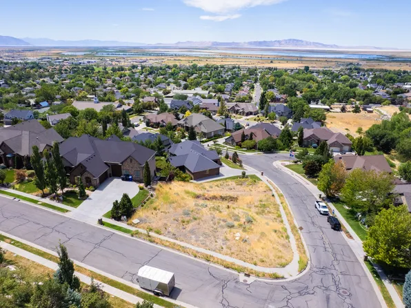 145 E Ford Canyon Dr, Centerville, UT 84014
