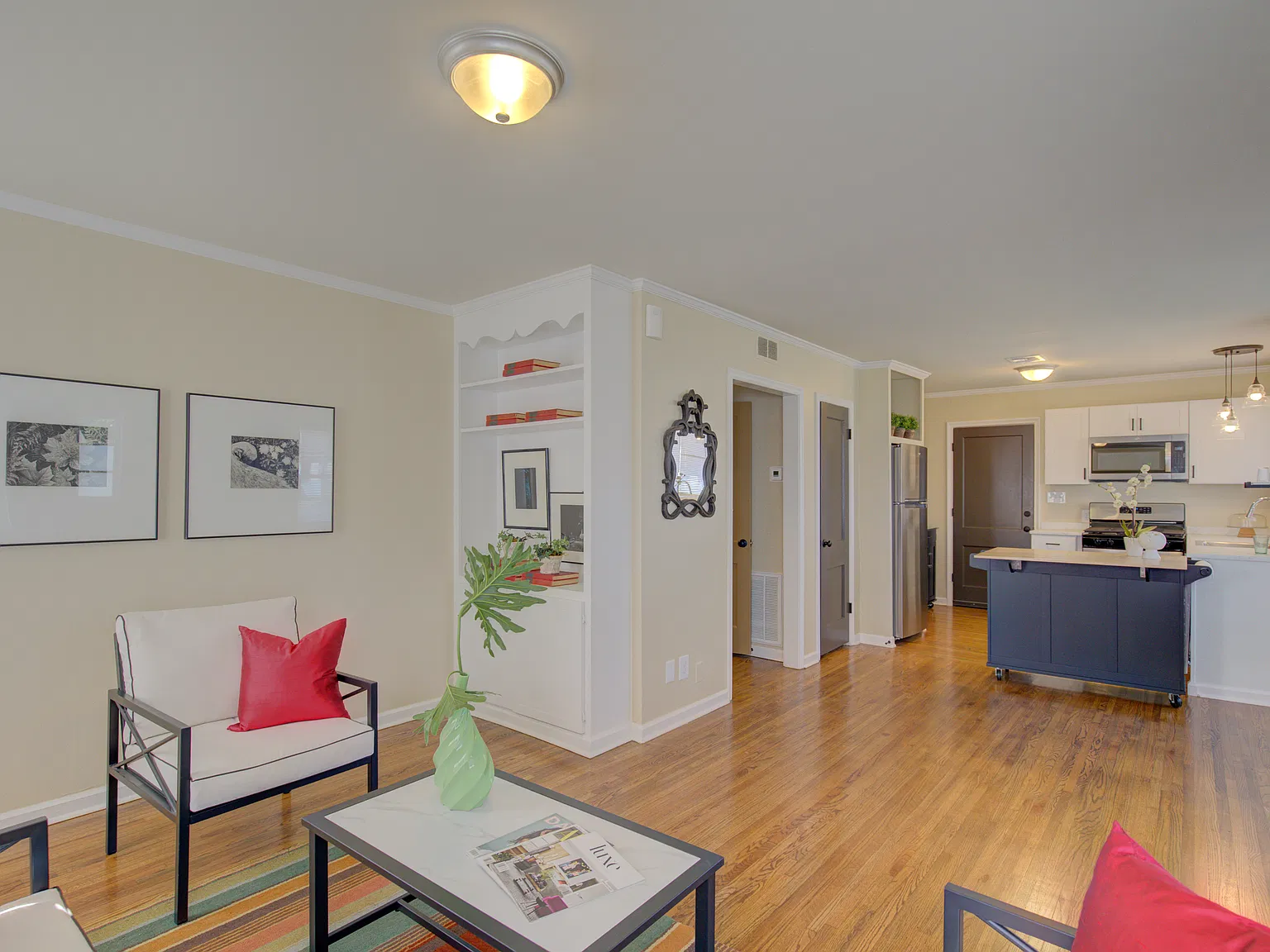 1124 E 38th Pl — Photo 4