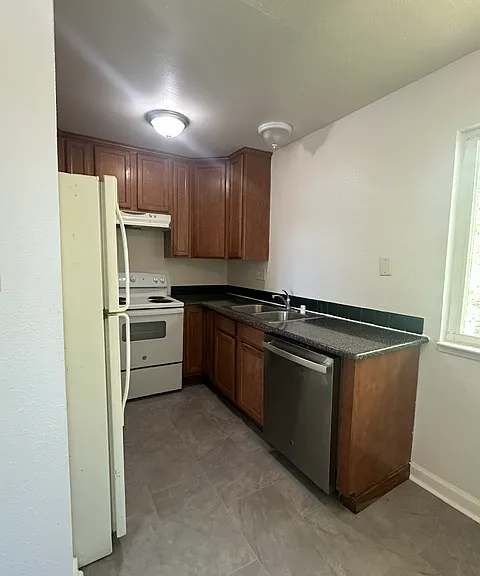 2727 El Parque Cir #C — Photo 4
