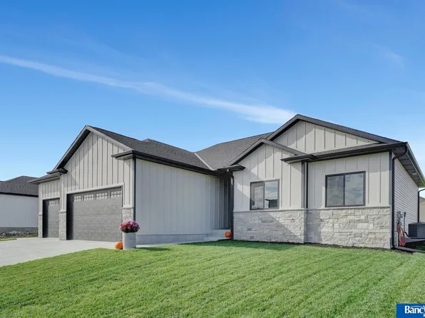 8719 S 80th St, Lincoln, NE 68516